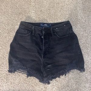Holister Size 3 Black Curvy Ultra High Rise Mom Shorts 3”